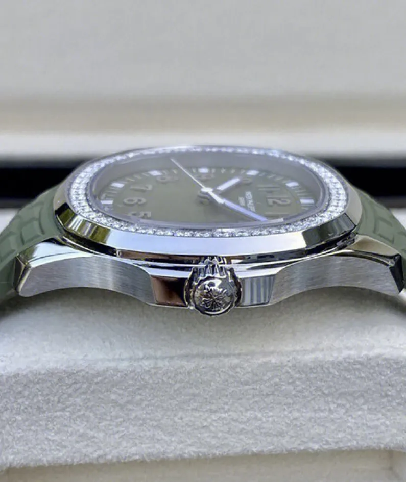 5267/200A-011-Patek Philippe AQUANAUT