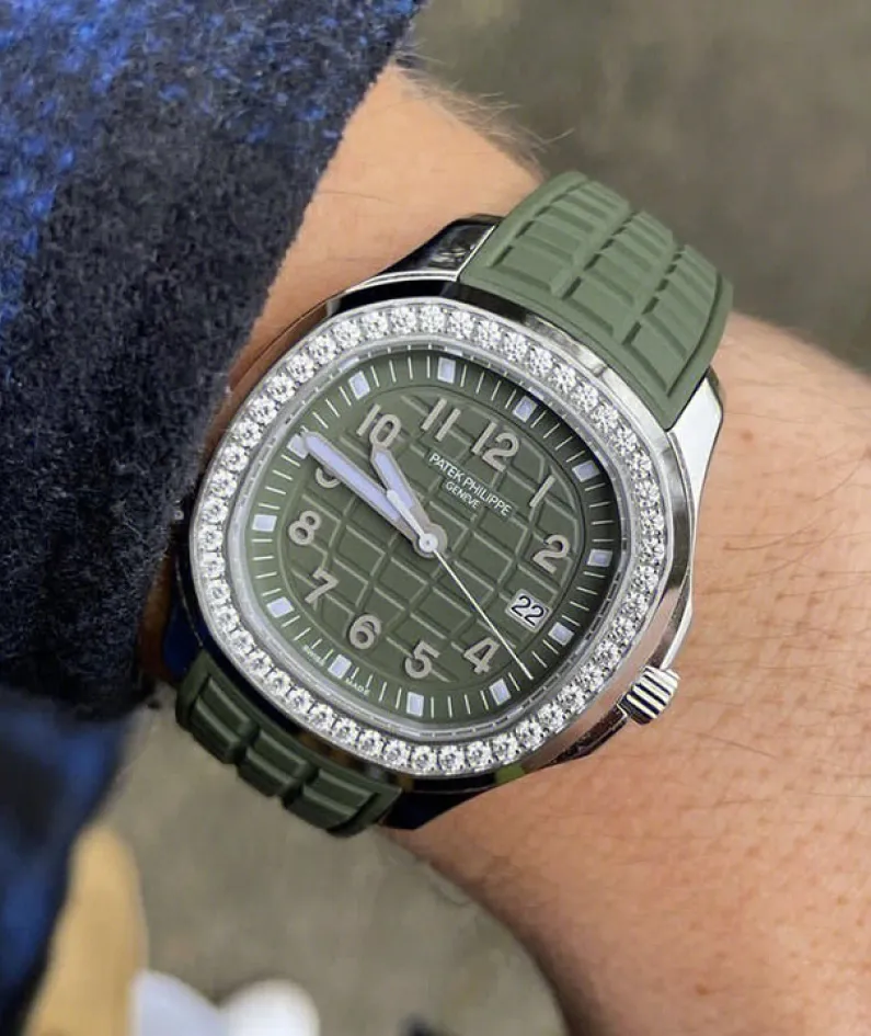 5267/200A-011-Patek Philippe AQUANAUT