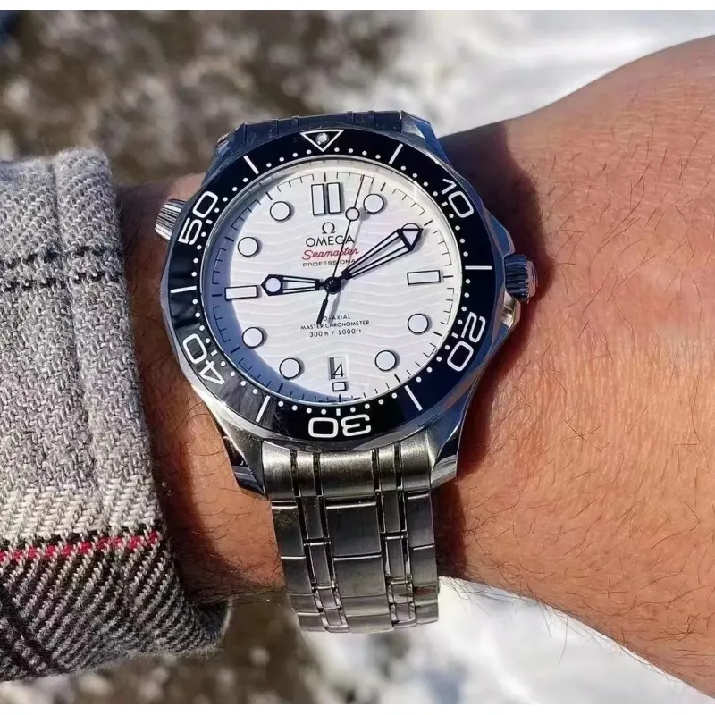 DIVER 300M CO‑AXIAL MASTER CHRONOMETER 42 MM-210.30.42.20.04.001