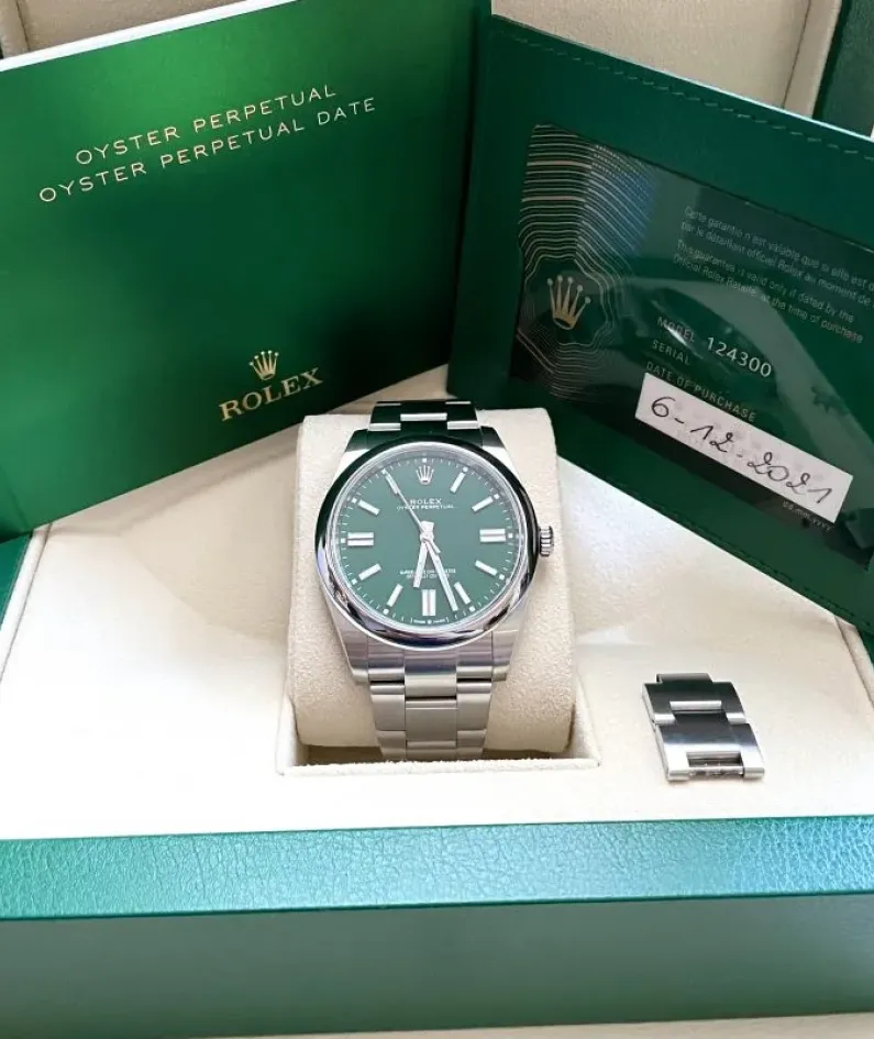 OYSTER PERPETUAL 124300 Series（green dial）