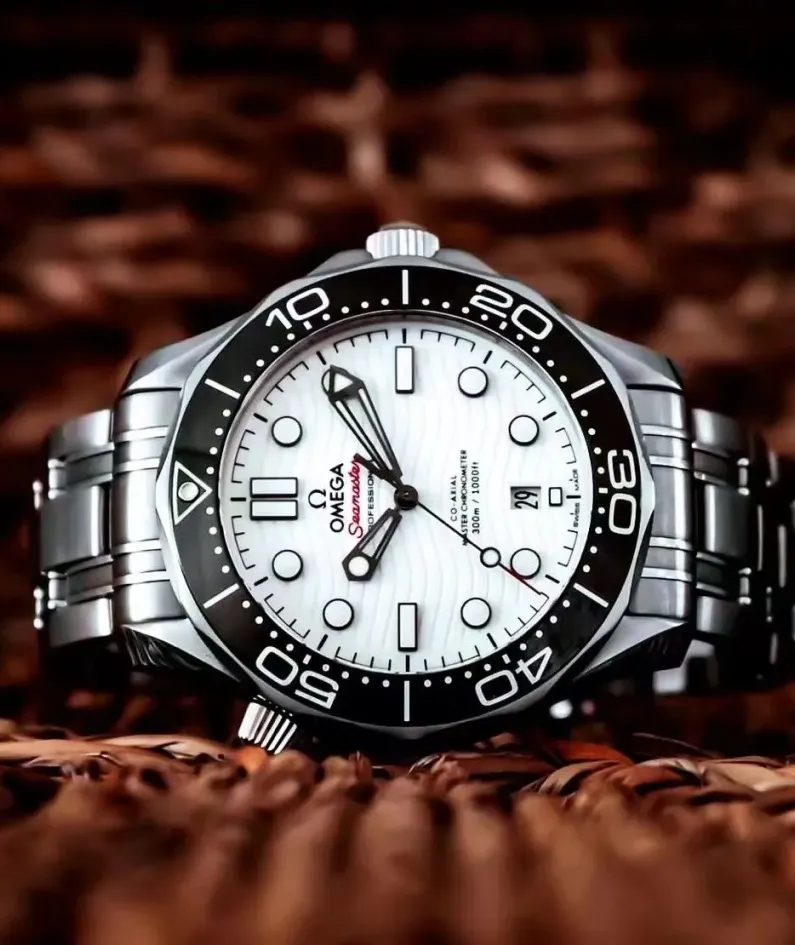 DIVER 300M CO‑AXIAL MASTER CHRONOMETER 42 MM-210.30.42.20.04.001