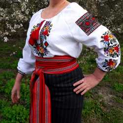 Romanian embroidered blouse for women Ukrainian ethnic vyshivanka with roses White slavic wedding costume Folk Easter gift